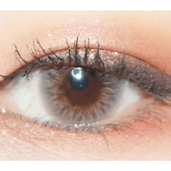 LensTown Kiralet Brown — single-eye close-up showing the contact lens appearance