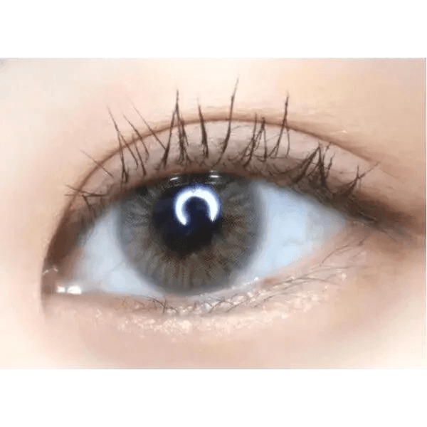 LensTown Kiralet Brown — single-eye close-up showing the contact lens appearance