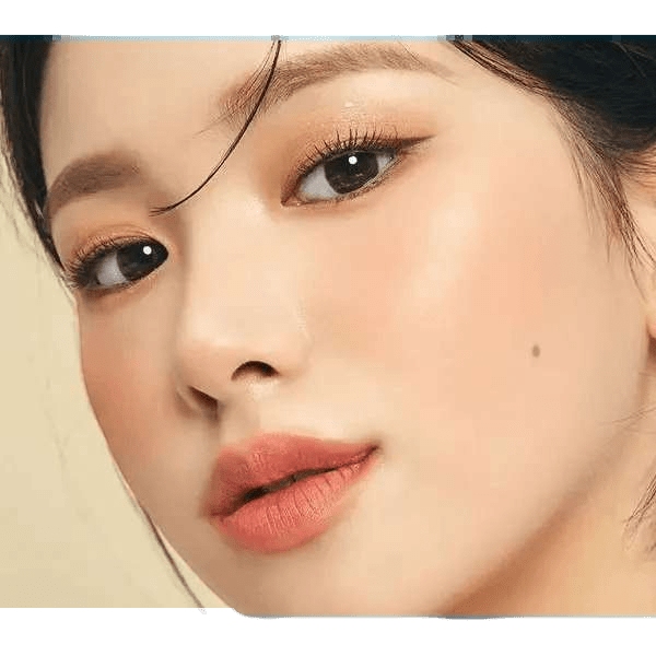 LensTown Konimo2 Choco — model portrait showing the contact lens look