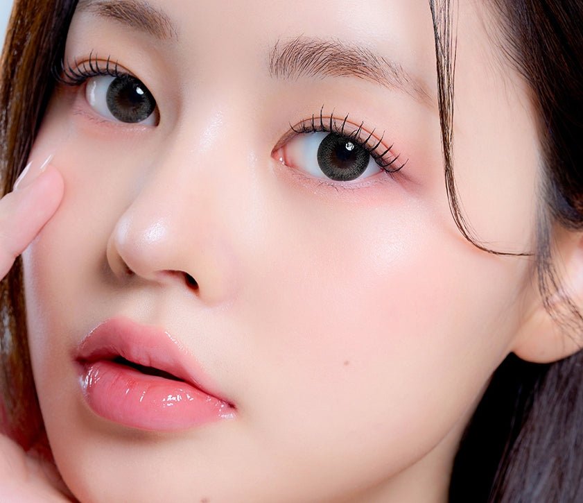 LensTown Lighly Classic Plus Gray (20p) colored contact lens, 13.7mm graphic diameter, Daily wear