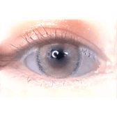 LensTown Lighly Rose Beige (30p) — single-eye close-up showing the contact lens appearance