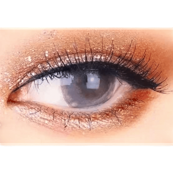 LensTown Minuet Choco — single-eye close-up showing the contact lens appearance