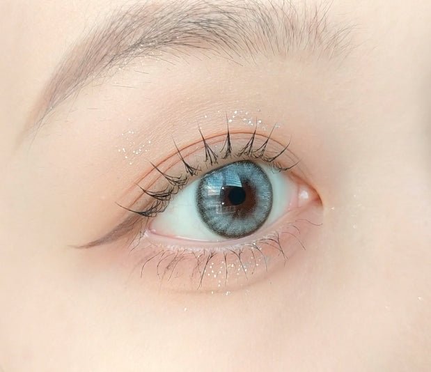 LensVery Blurry Dusty Gray colored contact lens, 13.3mm graphic diameter, Monthly wear