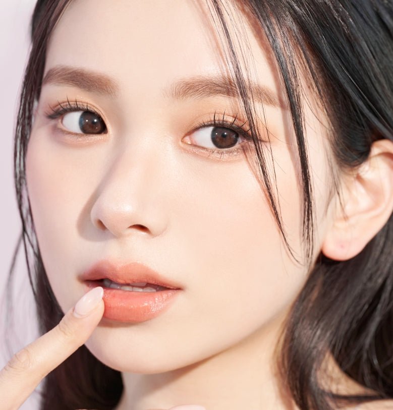 LensVery Just Black colored contact lens, 13.4mm graphic diameter, Monthly wear