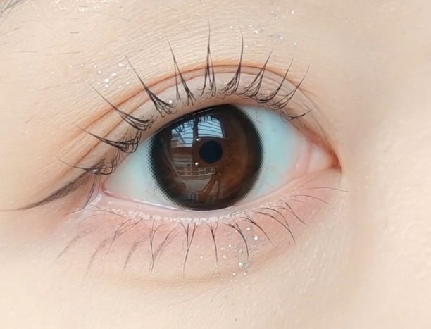 LensVery Just Black colored contact lens, 13.4mm graphic diameter, Monthly wear