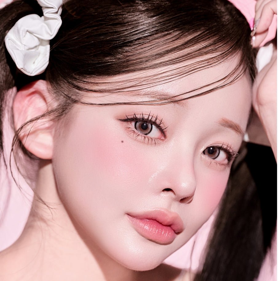 LensVery Silhouette3 Melting Gray colored contact lens, 13.5mm graphic diameter, Monthly wear