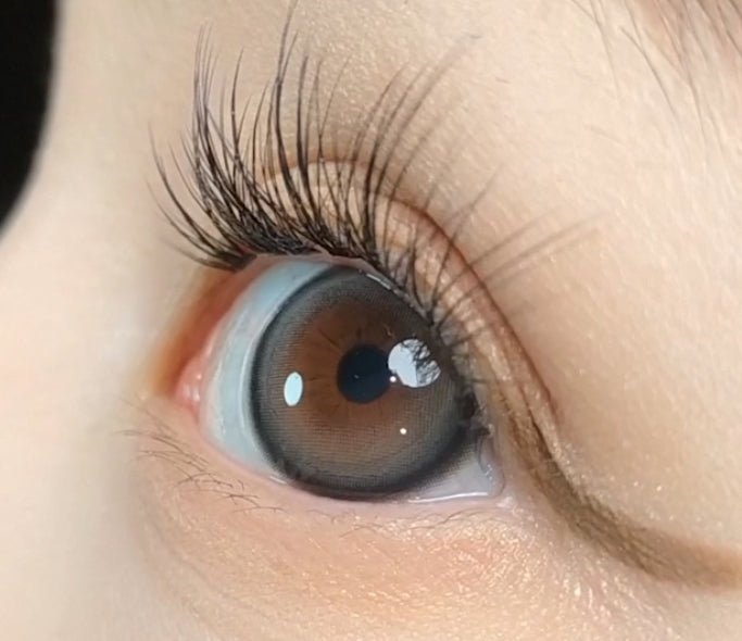 LensVery Sweetfy Gray colored contact lens, 13.3mm graphic diameter, Monthly wear