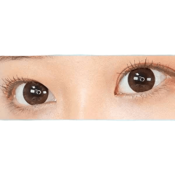 Olens Coming Choco — both eyes wearing the contact lenses