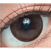 Olens Coming Choco — single-eye close-up showing the contact lens appearance