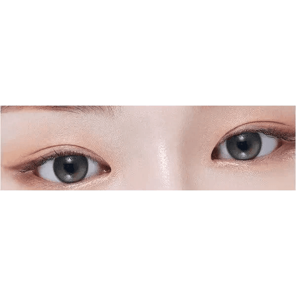 Olens Eyelighter Glowy Ash Gray — both eyes wearing the contact lenses