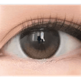 Olens Eyelighter Glowy Black — single-eye close-up showing the contact lens appearance