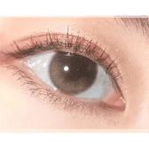 Olens Eyelighter Glowy Brown — single-eye close-up showing the contact lens appearance