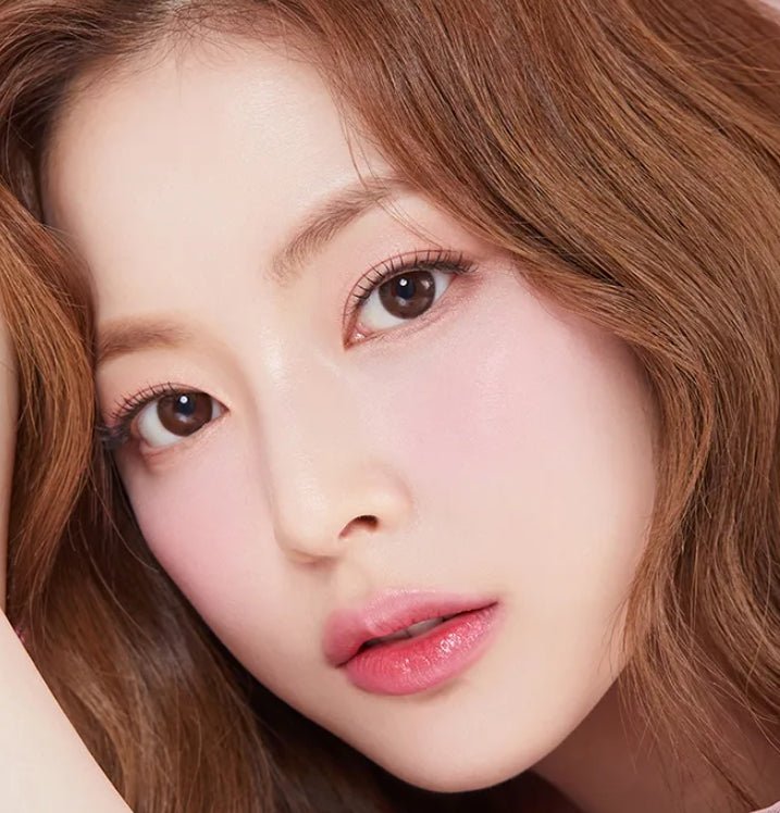 Olens Falling Choco — model portrait showing the contact lens look