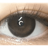 Olens It's Black — single-eye close-up showing the contact lens appearance