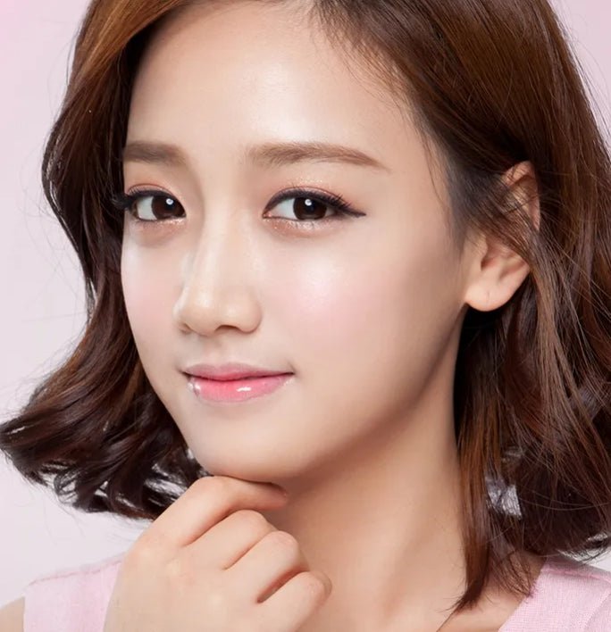 Olens SCL HI Choco — model portrait showing the contact lens look