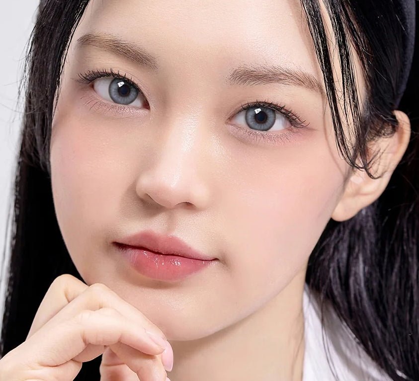 Romantea Betty Ash Gray Toric colored contact lens, 13.7mm graphic diameter, 3-6 Months wear