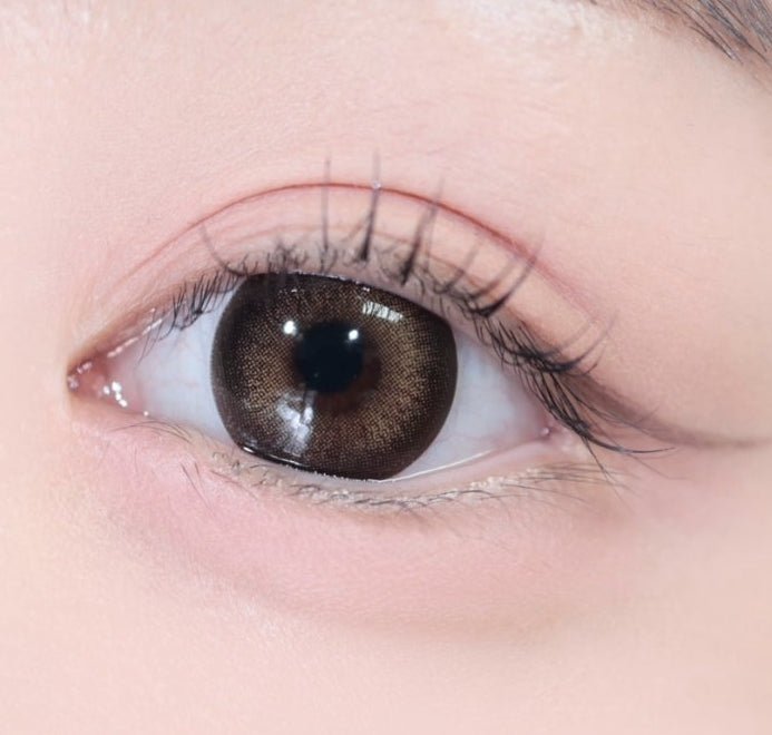 Romantea Smoky Brown Toric colored contact lens, 13.9mm graphic diameter, 3-6 Months wear