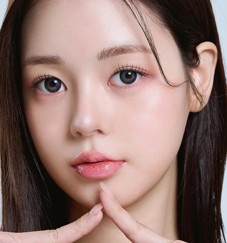 Romantea Smoky Gray Toric colored contact lens, 13.9mm graphic diameter, 3-6 Months wear