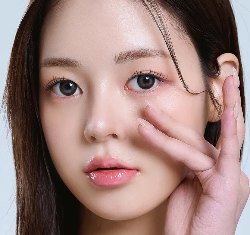 Romantea Smoky Gray Toric colored contact lens, 13.9mm graphic diameter, 3-6 Months wear