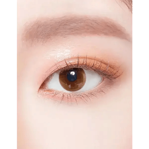 LensTown 17Again Brown — single-eye close-up showing the contact lens appearance