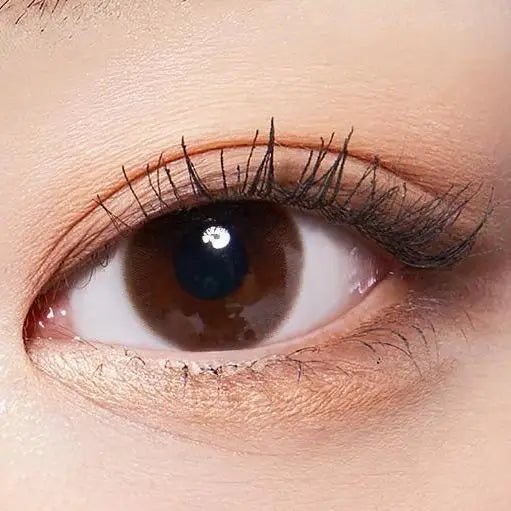 LensTown 17Again Choco — single-eye close-up showing the contact lens appearance