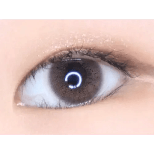 LensVery 3Brown Code1 colored contacts - on-eye close-up showing the color and design
