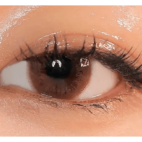 LensVery Add Choco — single-eye close-up showing the contact lens appearance