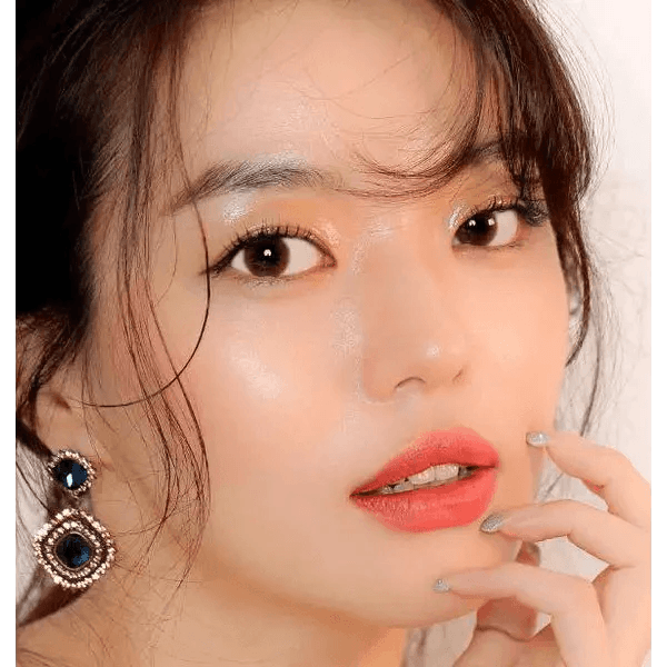 LensVery Add Choco — model portrait showing the contact lens look