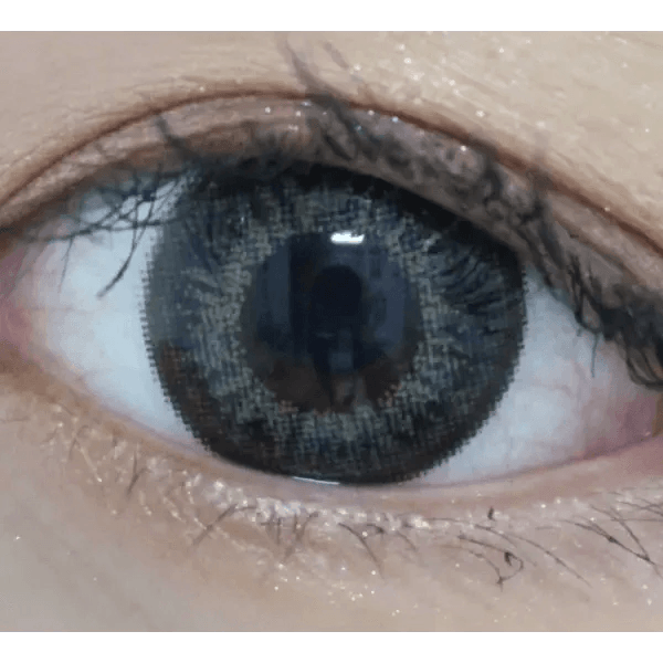 LensTown Back to Basic Avenue Deep Gray — single-eye close-up showing the contact lens appearance