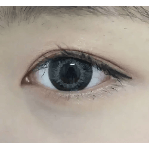 LensTown Back to Basic Avenue Deep Gray — single-eye close-up showing the contact lens appearance