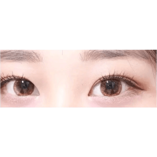 Olens Big Grang Grang Brown — both eyes wearing the contact lenses