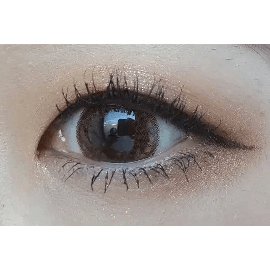 Olens Big Grang Grang Brown — single-eye close-up showing the contact lens appearance