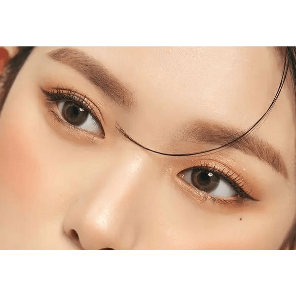 LensTown Breeze 2 Brown — model portrait showing the contact lens look