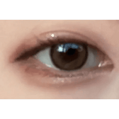 i-DOL Canna Roze Beige Brown 1Day (10p) — single-eye close-up showing the contact lens appearance
