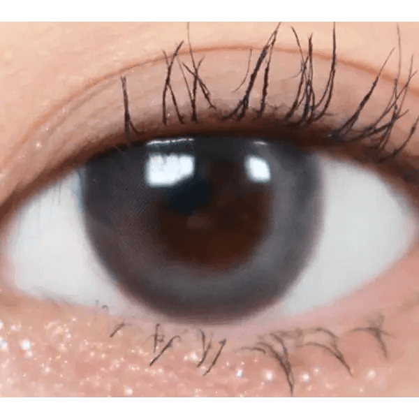Olens Cherry Moon Gray — single-eye close-up showing the contact lens appearance