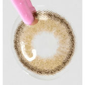 LensTown Choco Pong Edge Milk Choco — contact lens held with tweezers