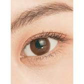 LensTown Chocopong Caramel Choco — single-eye close-up showing the contact lens appearance