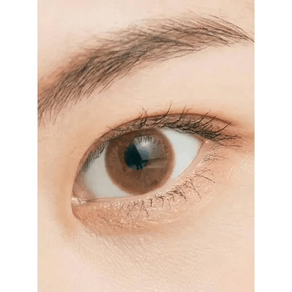 LensTown Chocopong Milk Choco — single-eye close-up showing the contact lens appearance