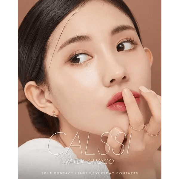 Olens Classi Water Choco — model portrait showing the contact lens look