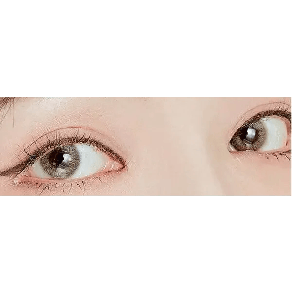 LensTown Coco view Blurring Green — both eyes wearing the contact lenses