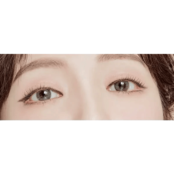 LensTown Coco view Blurring Green — both eyes wearing the contact lenses