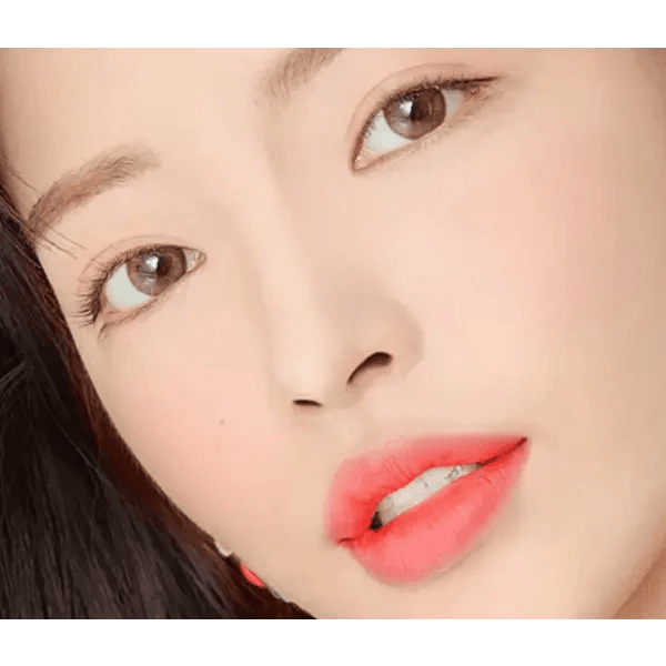 LensTown Coco View Tiny Brown — model portrait showing the contact lens look