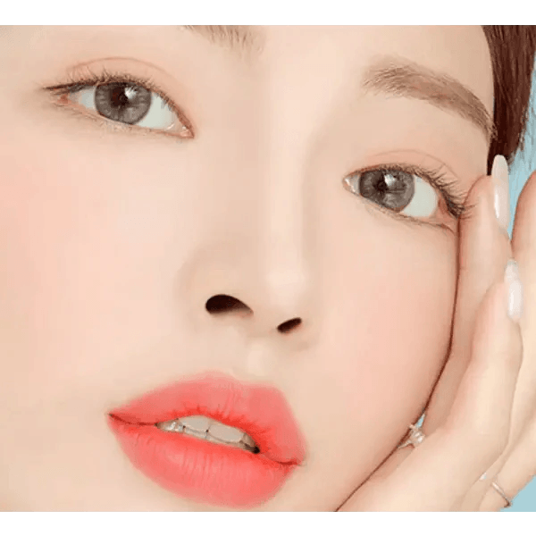 LensTown Coco View Tiny Gray — model portrait showing the contact lens look