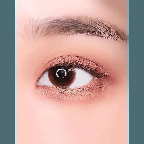 LensRang Cocoring Choco — single-eye close-up showing the contact lens appearance