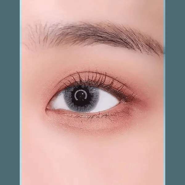 LensRang Cocoring Gray — single-eye close-up showing the contact lens appearance