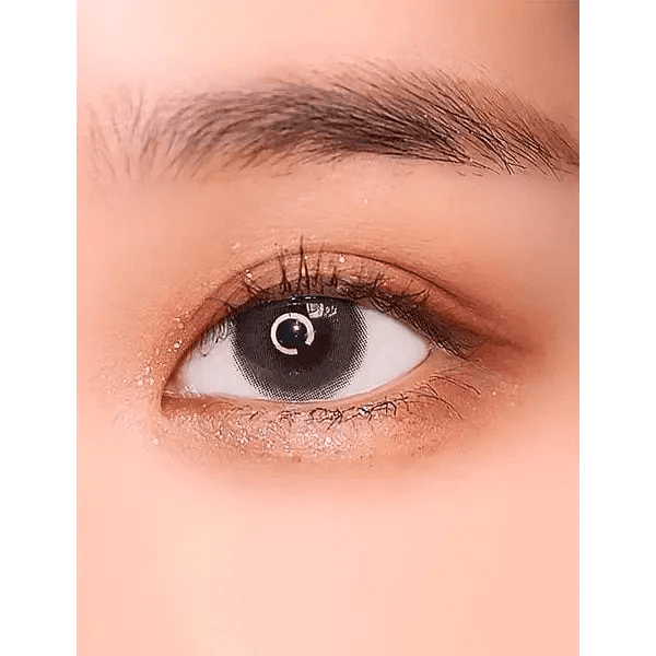 LensRang Comely Gray — single-eye close-up showing the contact lens appearance