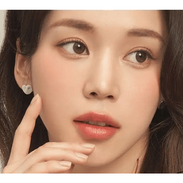 LensTown Cookiean2 Charcoal Gray — model portrait showing the contact lens look