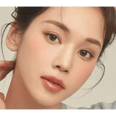 LensTown Cookiean2 Nude Brown — model portrait showing the contact lens look