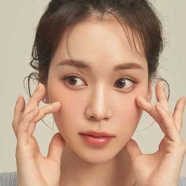 LensTown Cookiean2 Nude Brown — model portrait showing the contact lens look