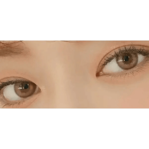LensRang Credit Brown — single-eye close-up showing the contact lens appearance
